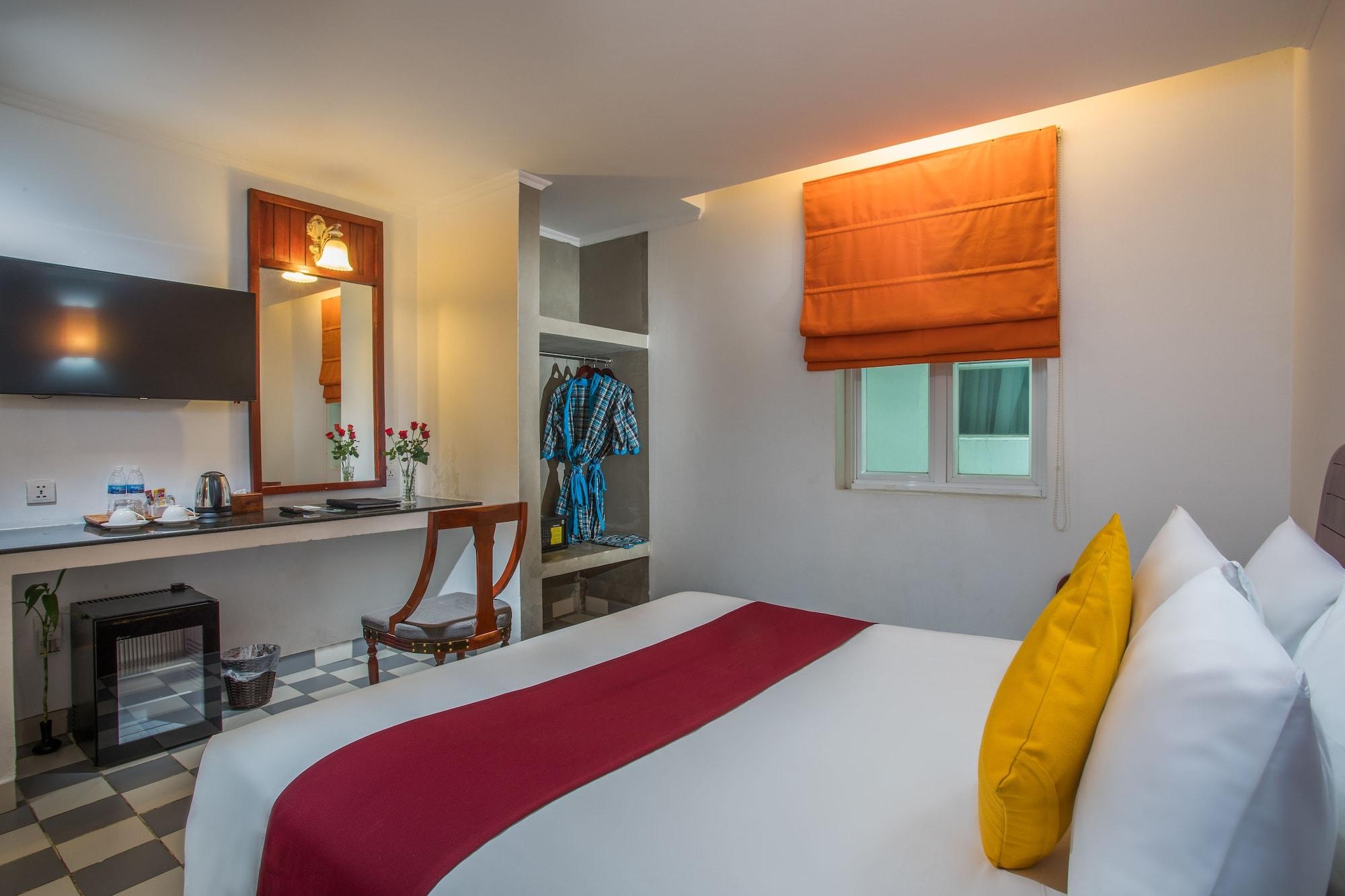 V Hotel Phnom Penh Exteriör bild