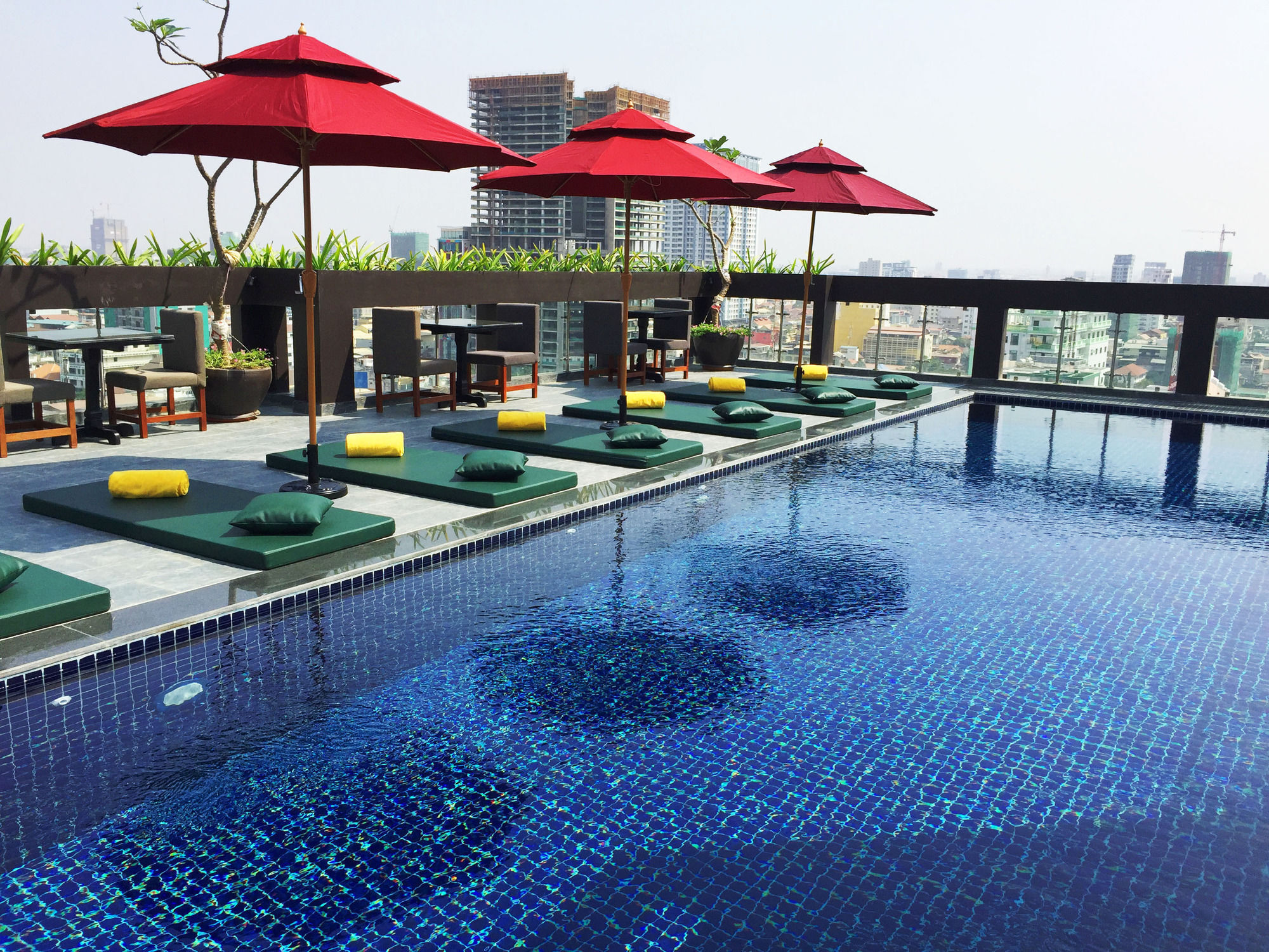 V Hotel Phnom Penh Exteriör bild