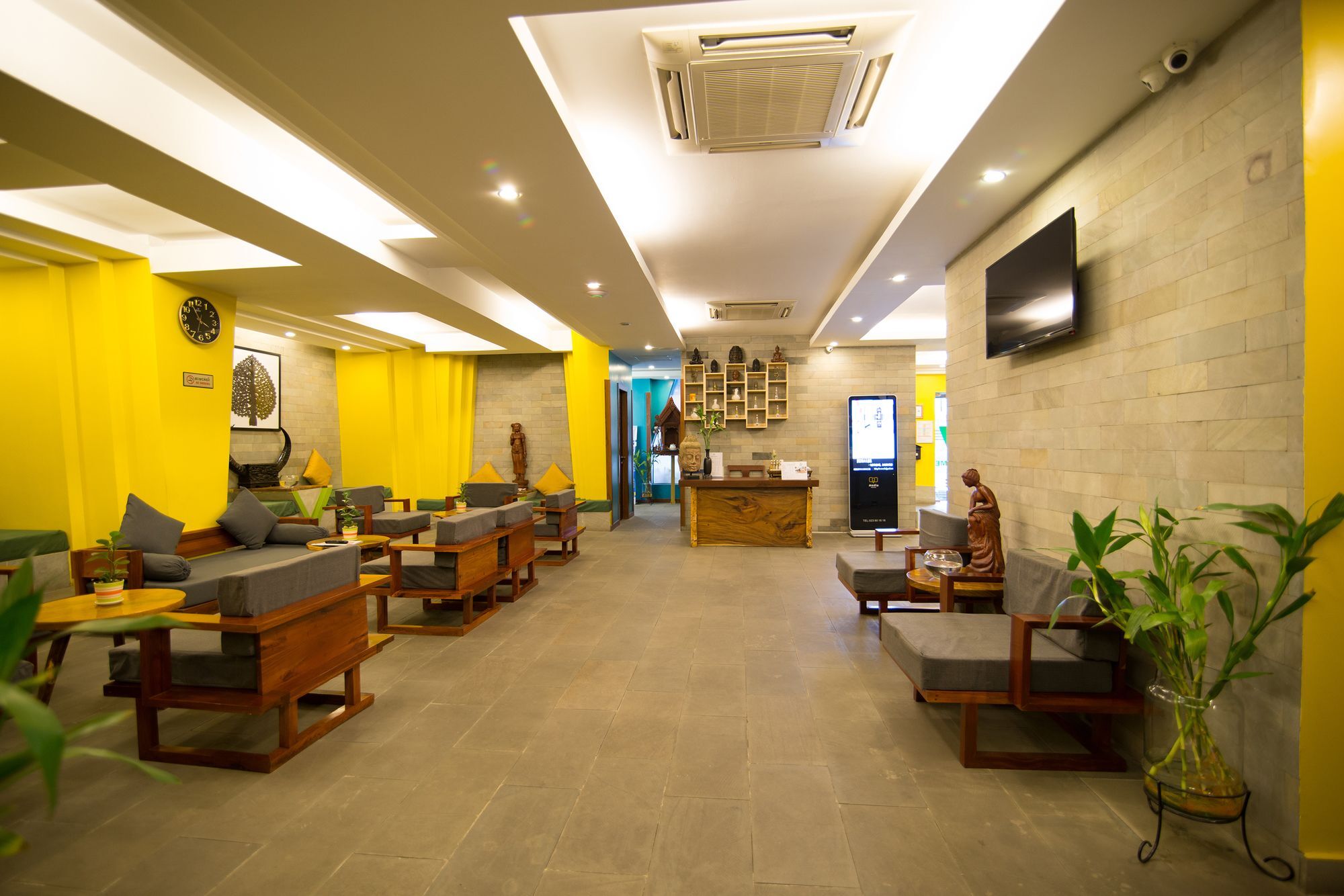 V Hotel Phnom Penh Exteriör bild