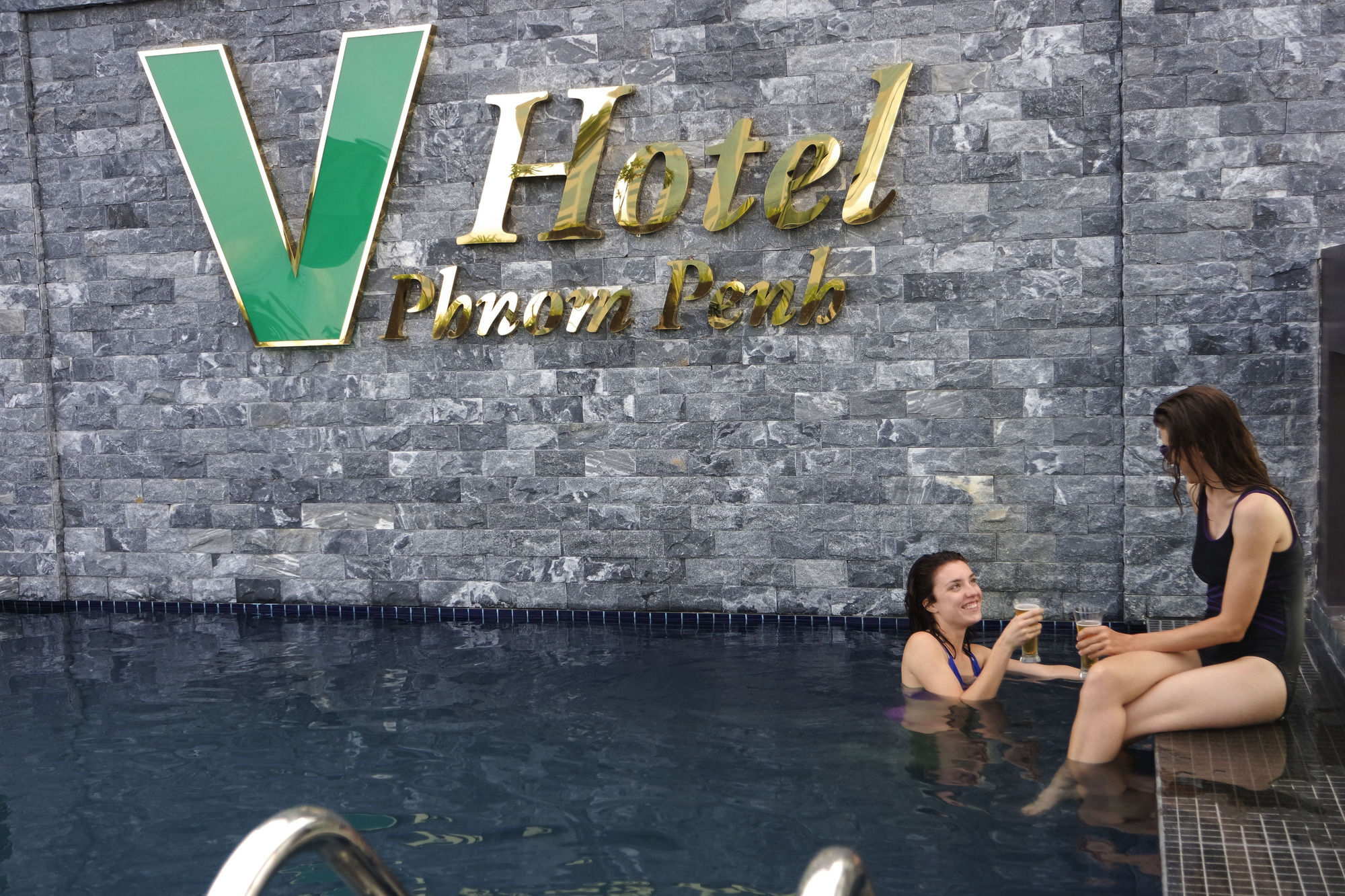 V Hotel Phnom Penh Exteriör bild