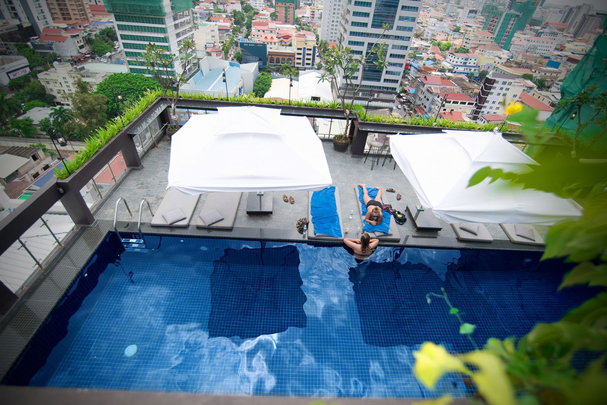 V Hotel Phnom Penh Exteriör bild