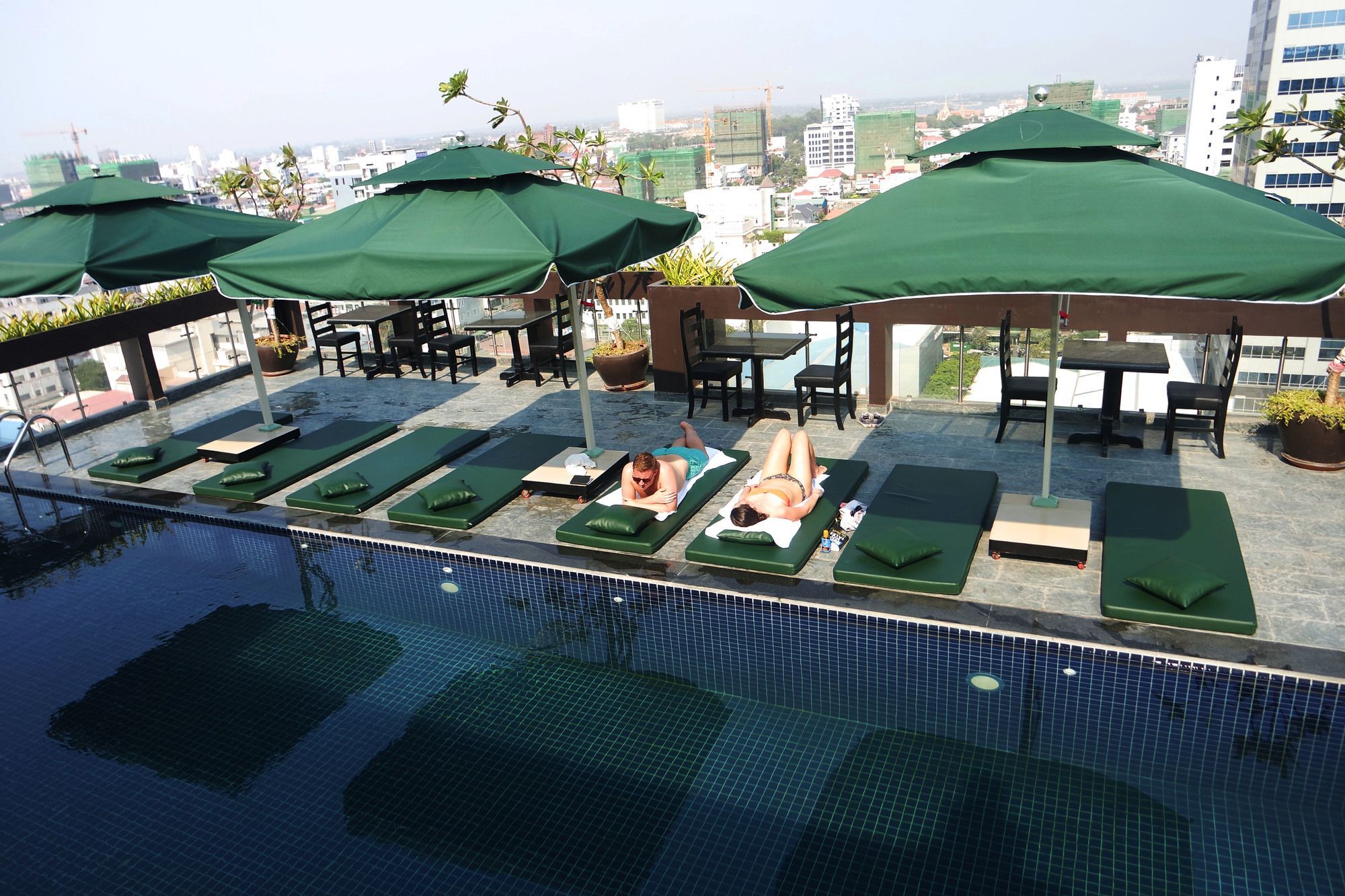 V Hotel Phnom Penh Exteriör bild